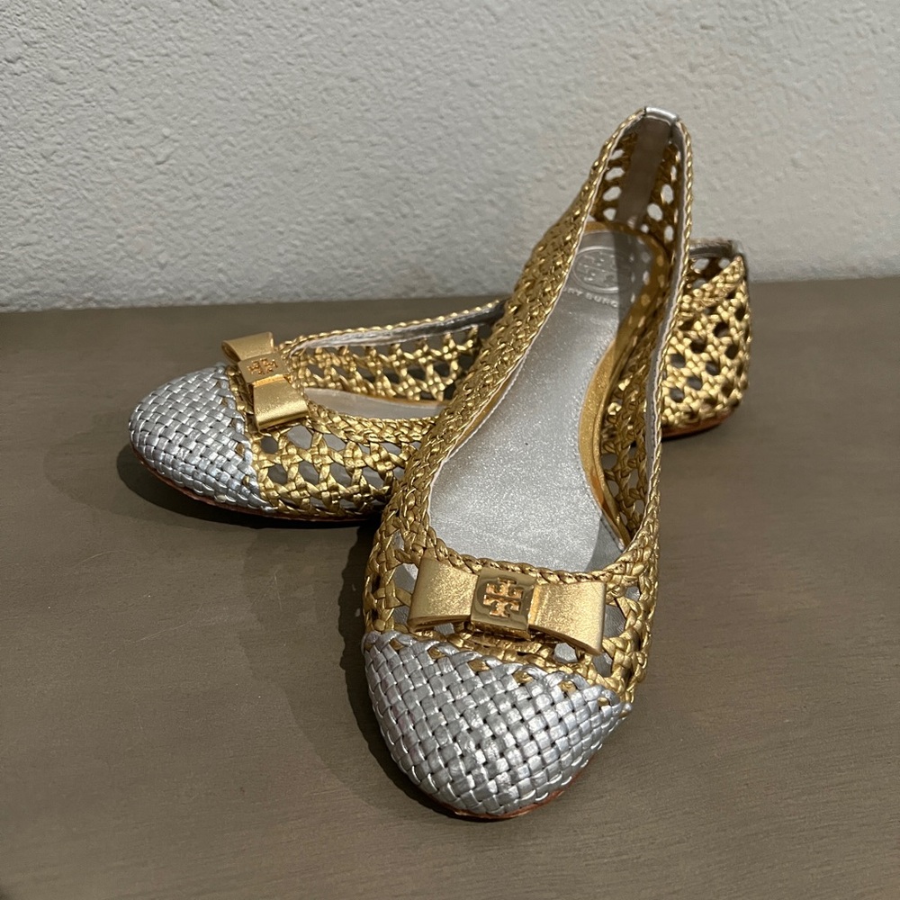 Tory Burch Size 7 Metallic Gold and Silver Carlyle Flats